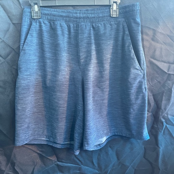 Lululemon shorts 9 inch - Picture 4 of 10